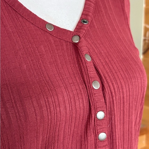 Women's Ribbed Henley Top - color “Autumn Ruby” size Small. NWT - Picture 3 of 12